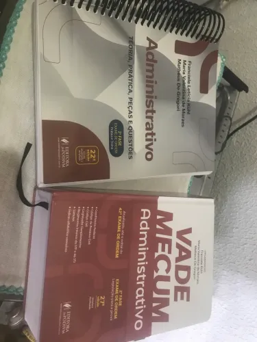 Vendo Vade Mecum de Direito Administrativo junto com a apostila de prática jurídica!!
