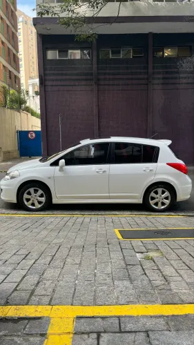 Nissan Tiida SL 1.8/1.8 Flex 16V Aut. 2012