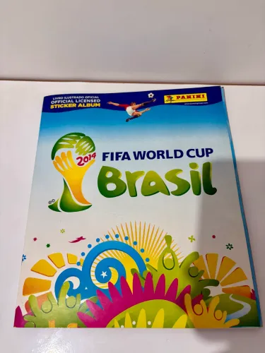 Álbum de Figurinhas Copa do Mundo FIFA 2014 Brasil Incompleto - (87 FIGURINHAS FALTANTES).