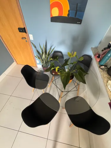 Conjunto de mesa de vidro com 5 cadeiras