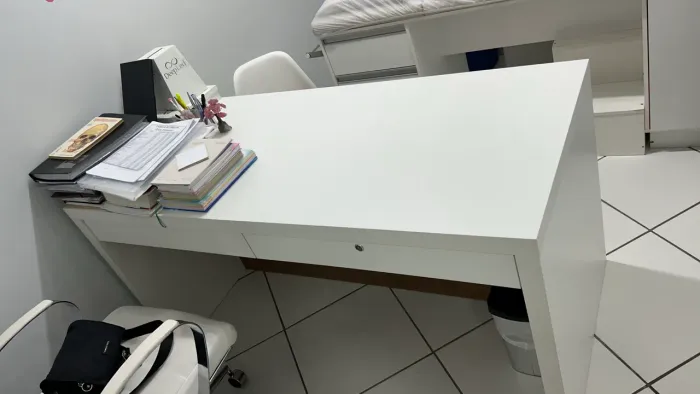Mesa grande para clínica ou escritório