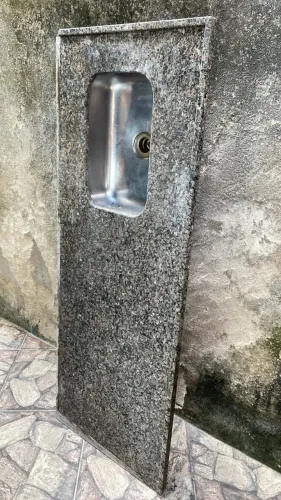 Pia de cozinha usada de granito ,1,60comprimento,por 0,60 largura