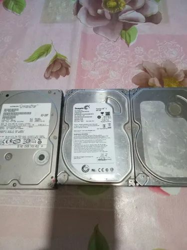 3 HDs 500GB Seagate lê 
