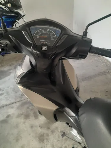 Vendo uma Biz 110 2024 fala com Júnior *20