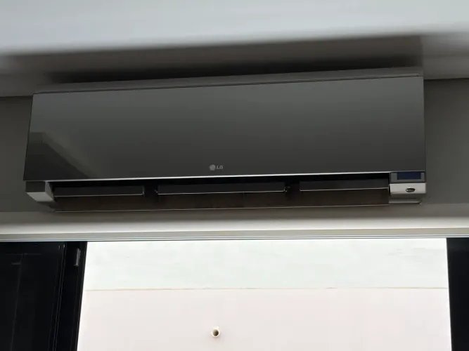 Ar condicionado Split prata espelhado 12.000 BTUS