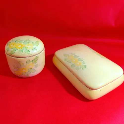 Conjunto com 2 Peças de Porcelana com Desenho de Flores