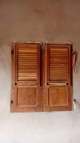 Vende-se 4 jogos de janelas em madeira