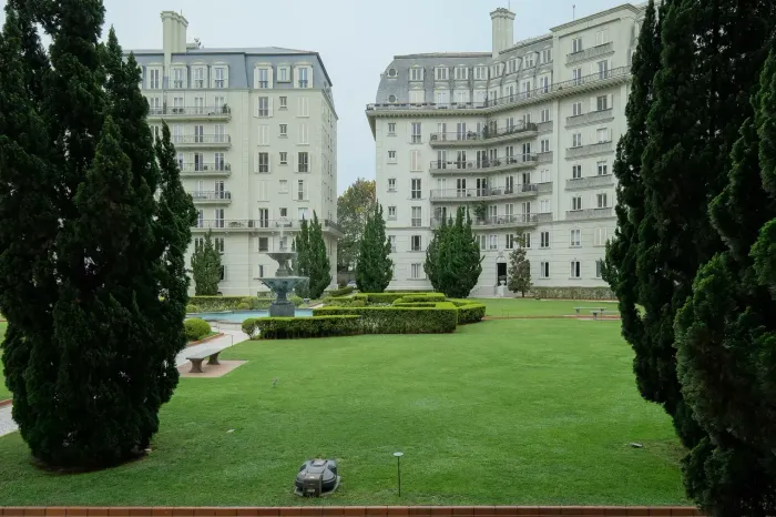 SUNTUOSO APARTAMENTO NO CONDOMINIO PLACE DES VOSGES