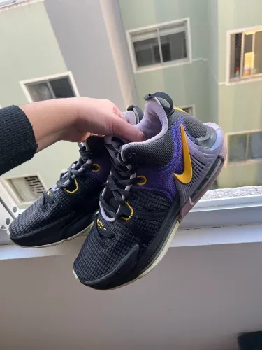 Tênis lebron witness 7