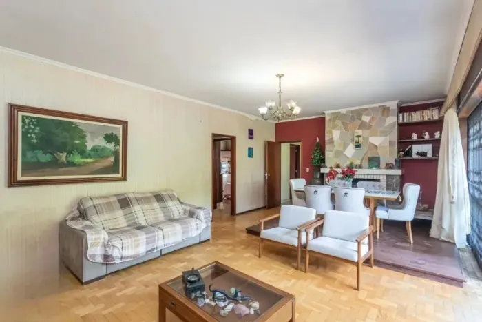 Casa residencial para aluguel no bairro Vila Ipiranga com 3 dormitórios e 387m².