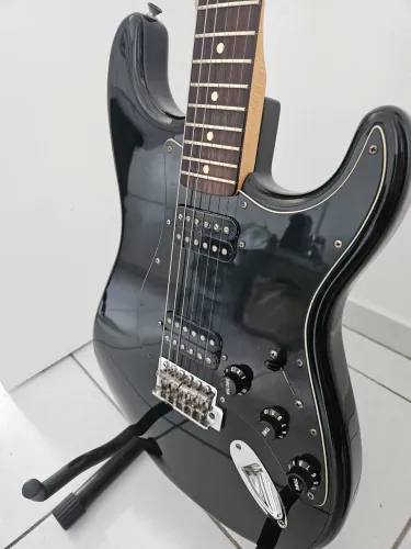 Guitarra Fender H H mexicana