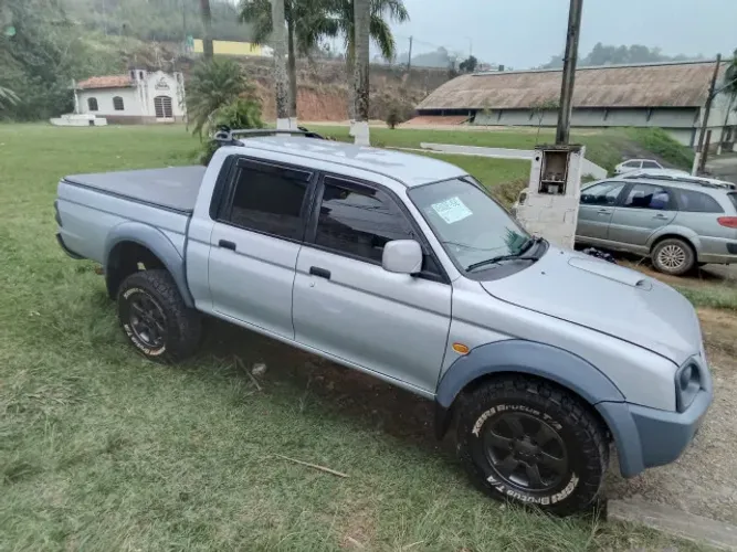 Mitsubishi L200 Outdoor HPE 2.5 4X4 CD T.dies. Mec. 2010