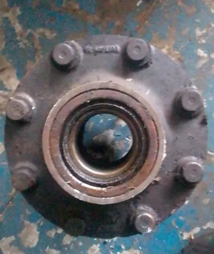 Cubo de Roda Traseiro Para Caminhão 8 Furos com Prisioneiro e Rolamento Completo