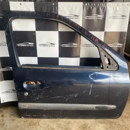 Porta do Clio sedan dianteira direita 2001