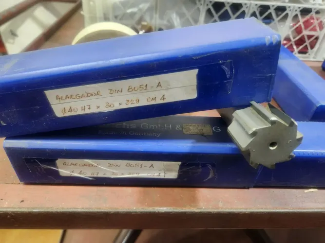 Alargadores HSS-E e Metal duro soldada