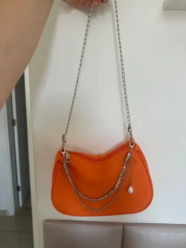 Bolsa de Ombro Laranja com Detalhe em Strass