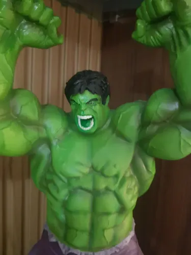 Estátua do Hulk 45cm de altura Marvel