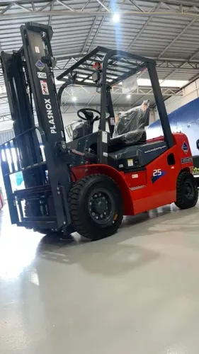 LOCAÇÃO DE EMPILHADEIRA DE 2,5 TONELADAS