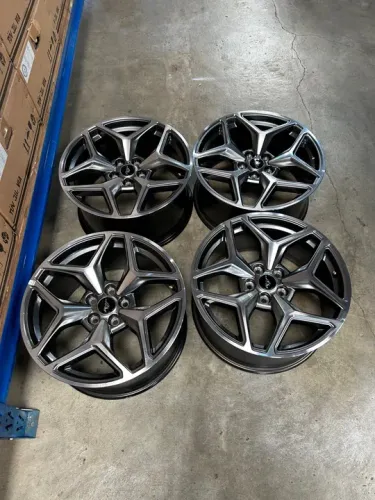 Jogo de Rodas Mustang Grafite Diamantado Original 5x114 - 20x9 e 20x9,5 Offset 45 e 52,5