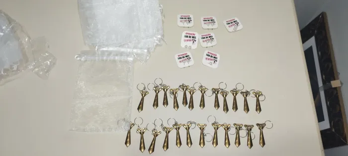 Decoração para casamento gravata e brinco