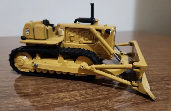 Miniatura Trator de Esteiras D8L Arpra Anos 80 Escala 1/50 