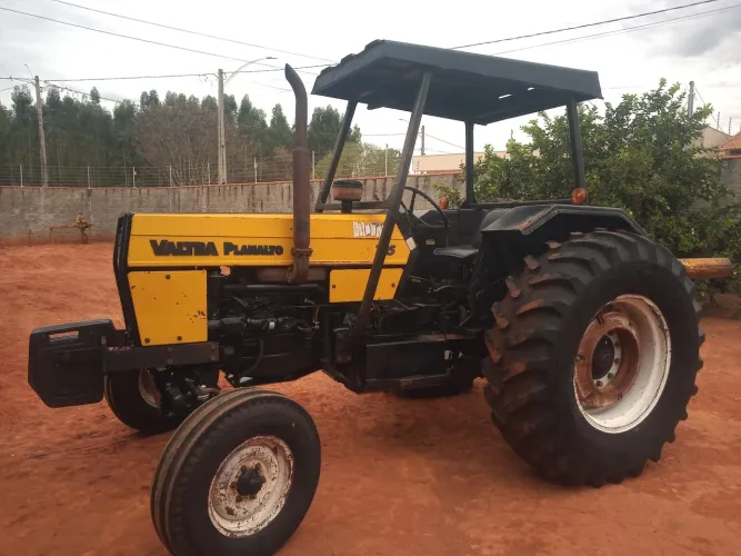 Trator Valtra 785 simples 