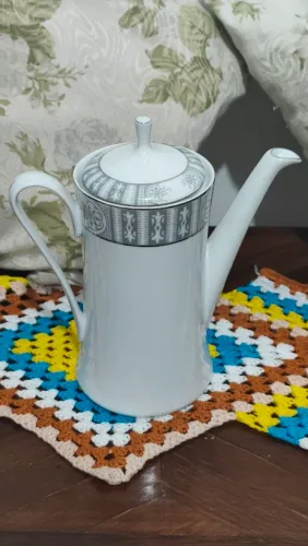 Porcelana Real - Peça clássica e elegante, 24x22<br>