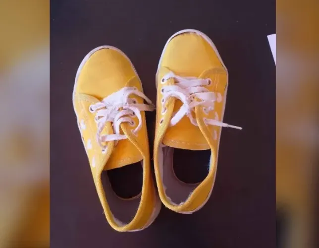 Sapatinho sapato infantil número 30 amarelo lindo usado
