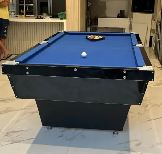 Mesa de sinuca Profissional com fichas - Imperdível - Bombinhas