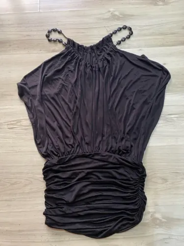 Vestido Preto com Detalhes em Pedrarias