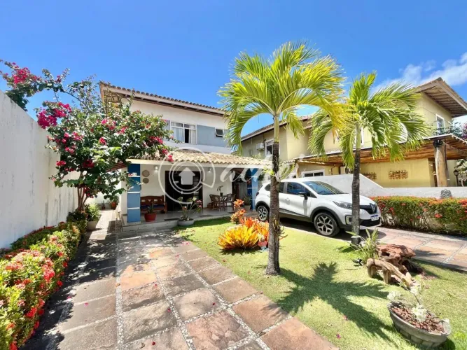 Casa 4/4 com aquecimento solar em Buraquinho