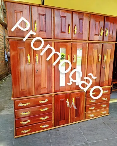 Guarda-Roupa de Madeira em Promoção - NOVO
