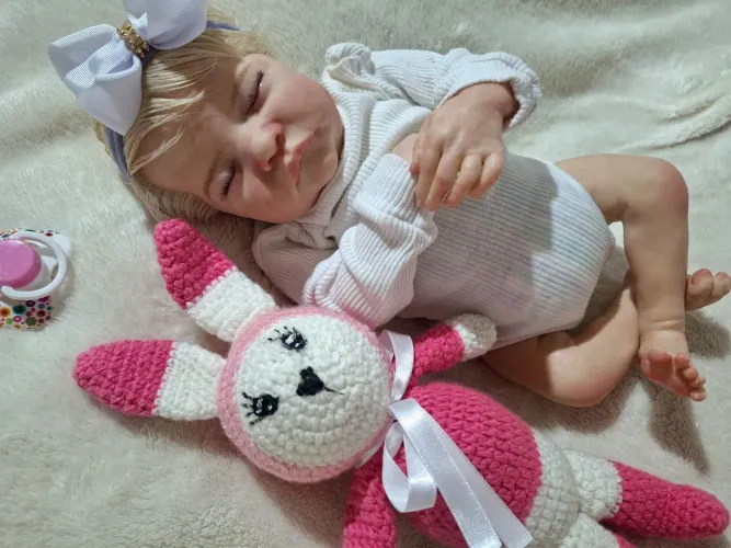 Linda Boneca Reborn com Coelho de crochê 