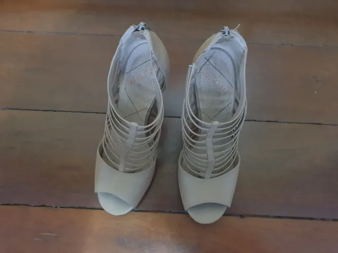 Sandálias de Salto Alto Bege