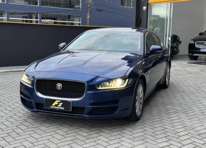 Jaguar XE impecável