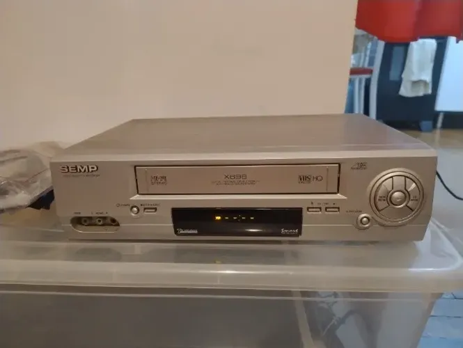 Vídeo cassete Semp Toshiba VCX698