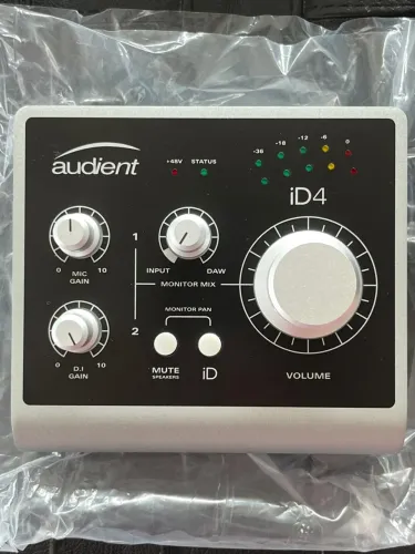 Interface de Áudio Audient iD4