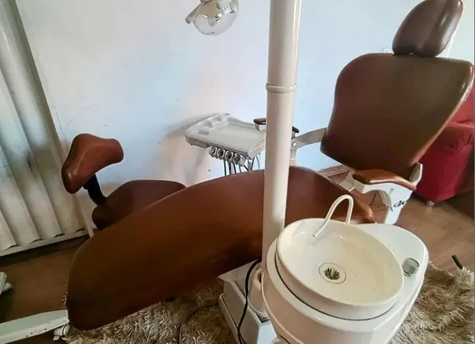 Cadeira odontológica.