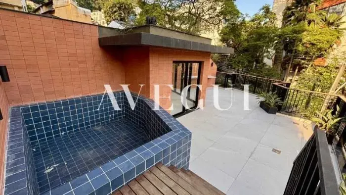 Cobertura com Piscina Privativa, Terraço e Vista Cristo - 260m²