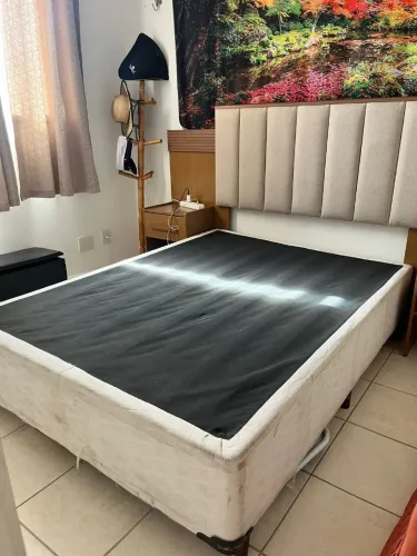 Vendo box casal barato! Não tem colchão nem cabeceira !