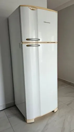 Geladeira Electrolux DC47, 470L, 127V