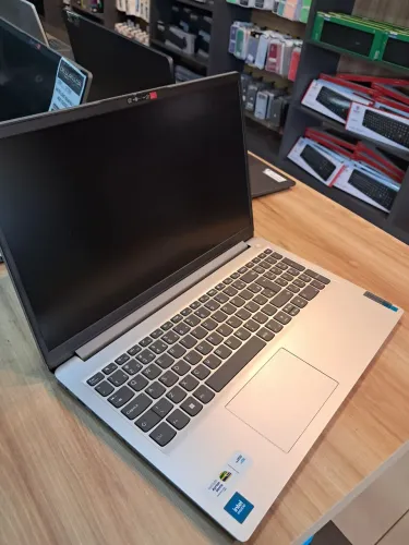 Notebook Lenovo Novo - Desempenho e Qualidade!