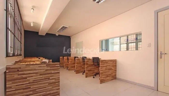 Prédio Comercial em Teresópolis com 501.78 m² , 5 vaga(s).