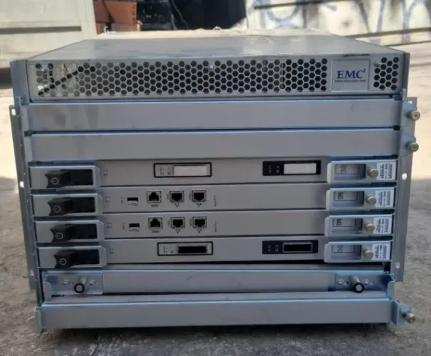 Switch SAN de backbone Brocade EMC ED DCX 4S B 100