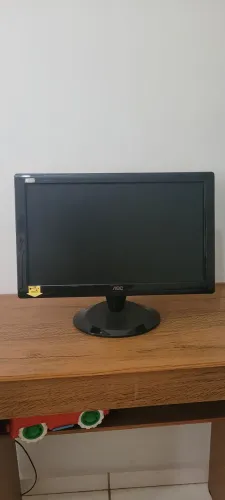 Dois monitores LCD