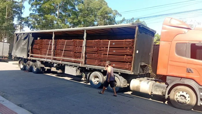 ESCORAS METALICAS 4M NOVAS