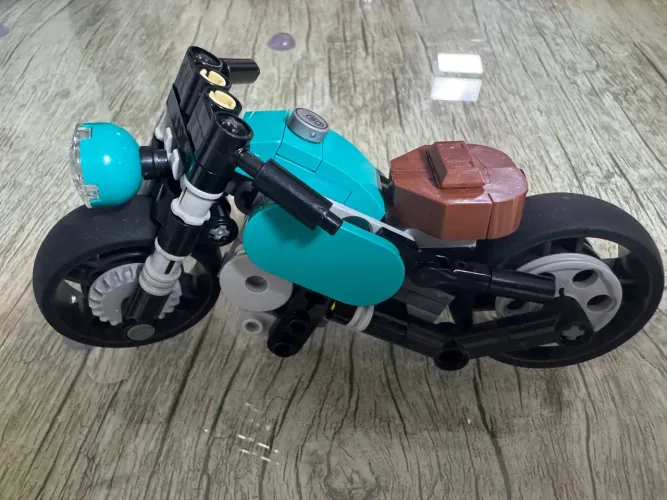 Moto LEGO Personalizada - Diversão Garantida!