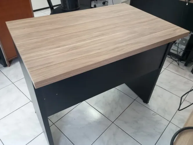 Mesa de Escritório Elegante 0,90 x 0,60  R$390 reais