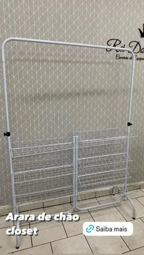 Arara de chão closet com prateleiras