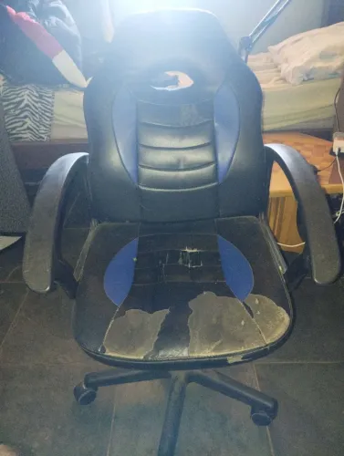 Cadeira Gamer com Detalhes em Azul